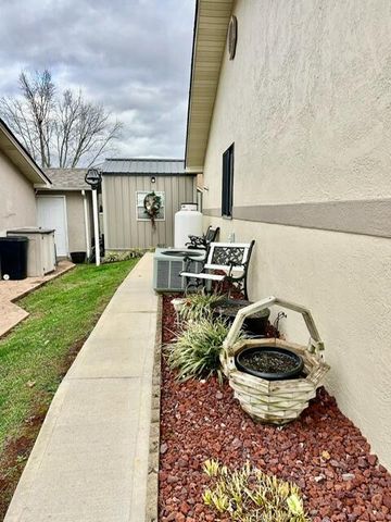 25 Barton Court, Monticello, KY 42633