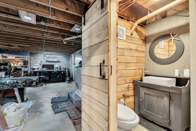 40 Captain Stanley Rd, Yarmouth, MA 02601