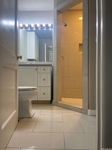 565 DIVISION, San Antonio, TX 78214