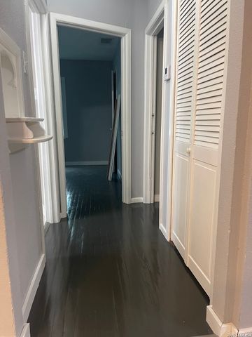 565 DIVISION, San Antonio, TX 78214