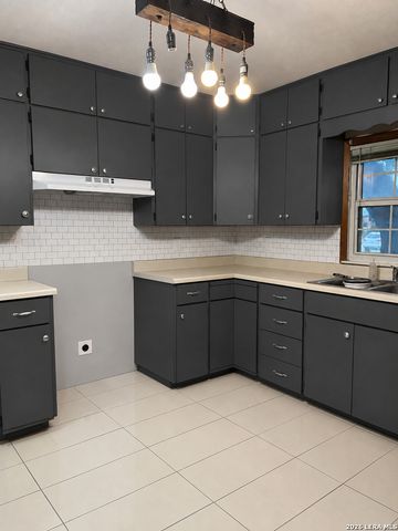 565 DIVISION, San Antonio, TX 78214