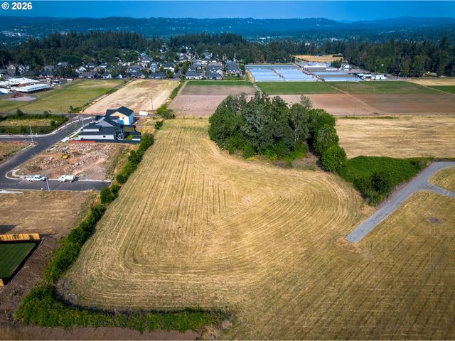 15695 S Herbst Ln, Oregon City, OR 97045
