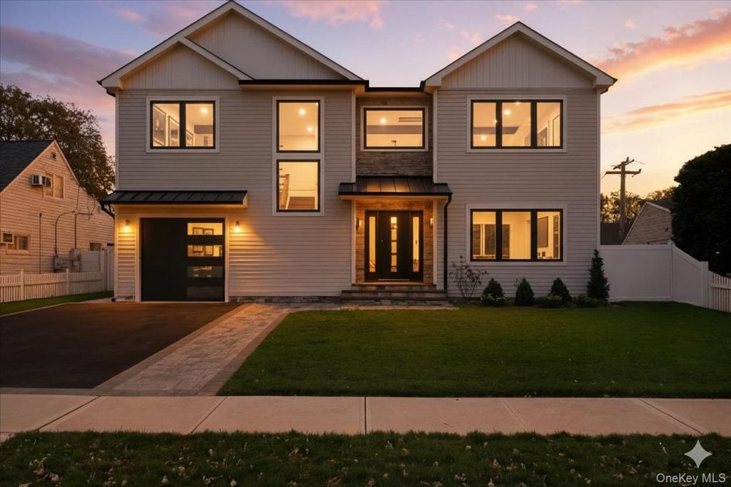 39 Cobalt Lane, Westbury, NY 11590