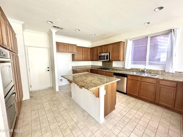 43834 Firewood Way, Lancaster, CA 93536