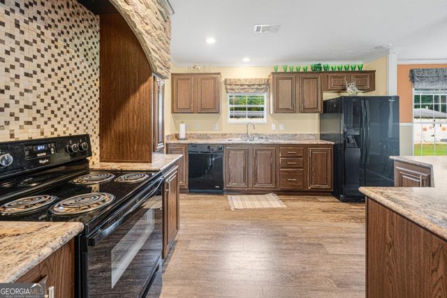 82 Harris Road, Baxley, GA 31513