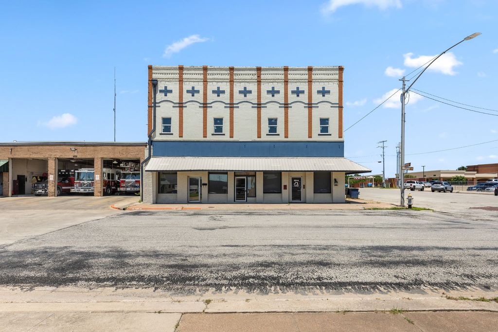 201 Walnut Street, Bowie, TX 76230