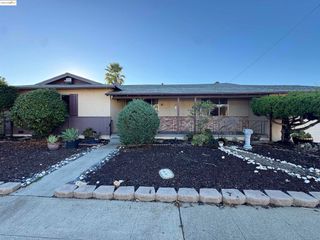 9 Leamont Court, Oakland, CA 94605