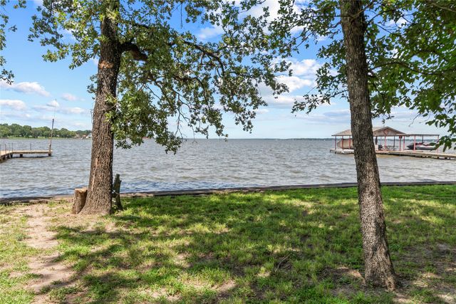 832 Oak Landing Circle, Kemp, TX 75143