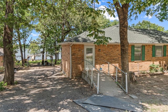 832 Oak Landing Circle, Kemp, TX 75143