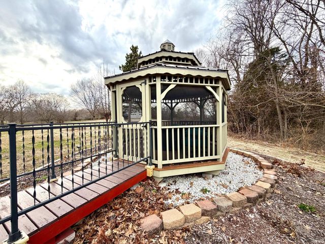 577 Sunny Acres Drive, Bedford, IN 47421