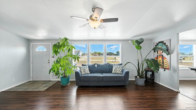240 Broward, Marion, TX 78124