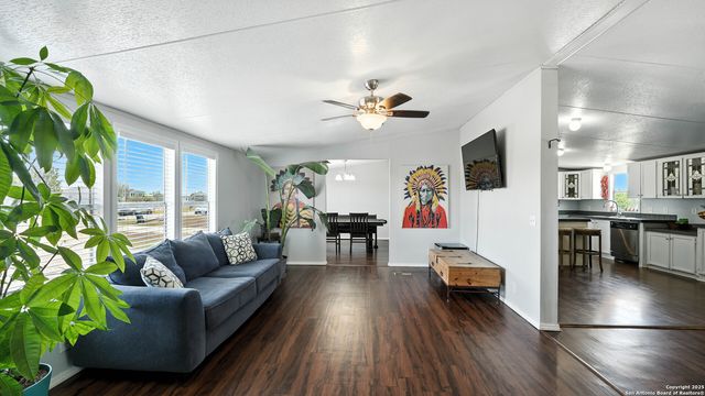 240 Broward, Marion, TX 78124