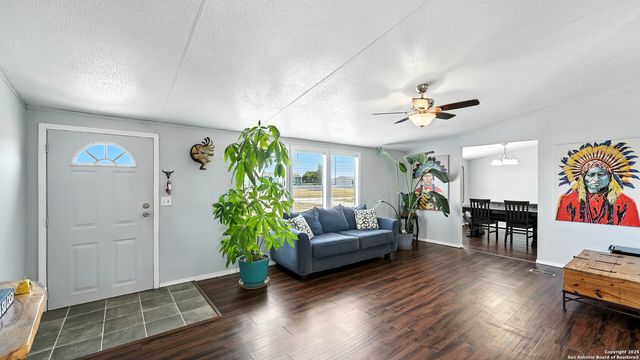 240 Broward, Marion, TX 78124