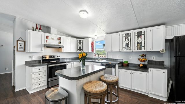 240 Broward, Marion, TX 78124