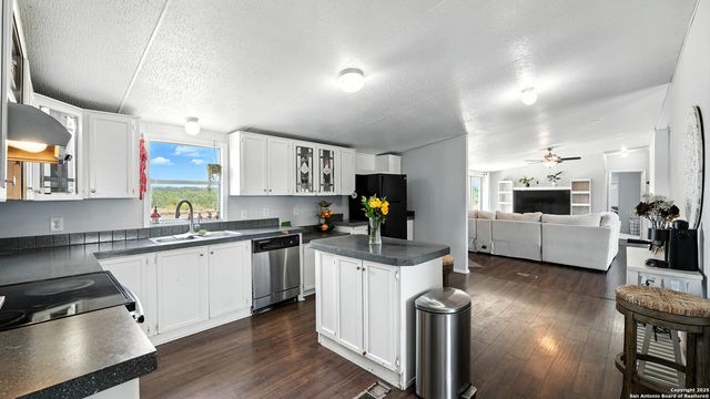 240 Broward, Marion, TX 78124