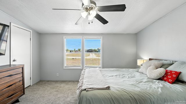 240 Broward, Marion, TX 78124