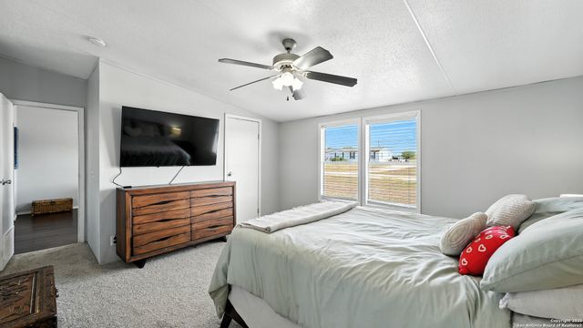 240 Broward, Marion, TX 78124
