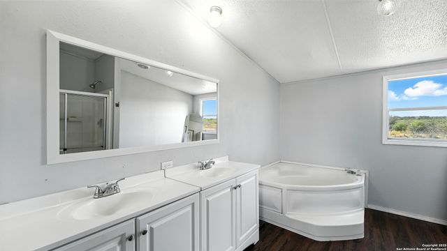 240 Broward, Marion, TX 78124