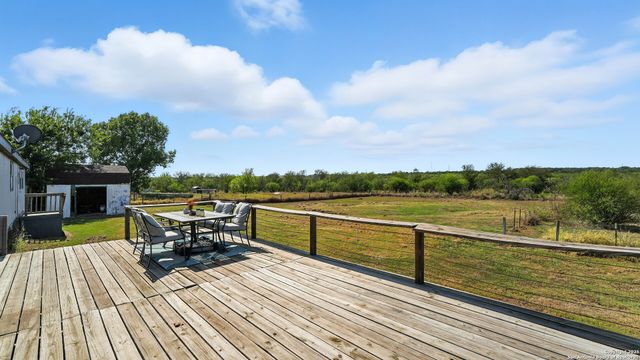 240 Broward, Marion, TX 78124