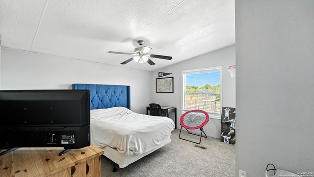 240 Broward, Marion, TX 78124
