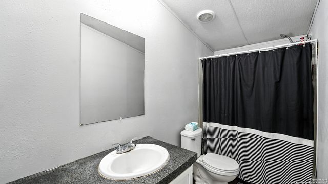 240 Broward, Marion, TX 78124