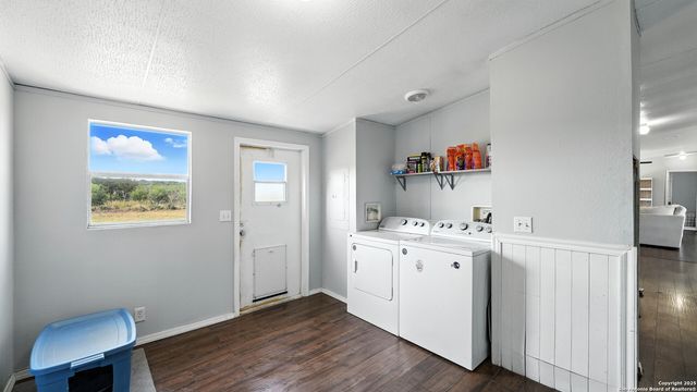 240 Broward, Marion, TX 78124