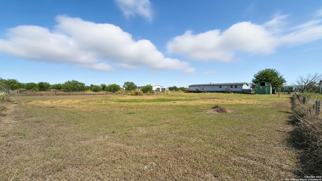 240 Broward, Marion, TX 78124