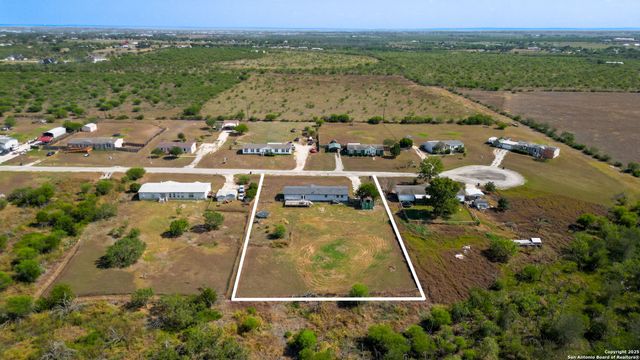 240 Broward, Marion, TX 78124