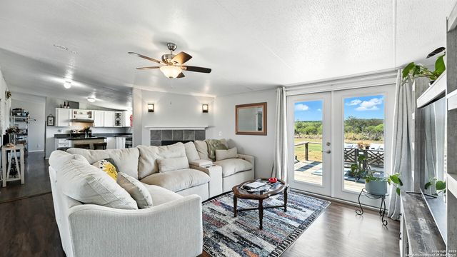 240 Broward, Marion, TX 78124