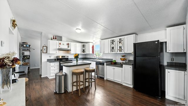 240 Broward, Marion, TX 78124