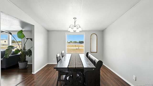 240 Broward, Marion, TX 78124