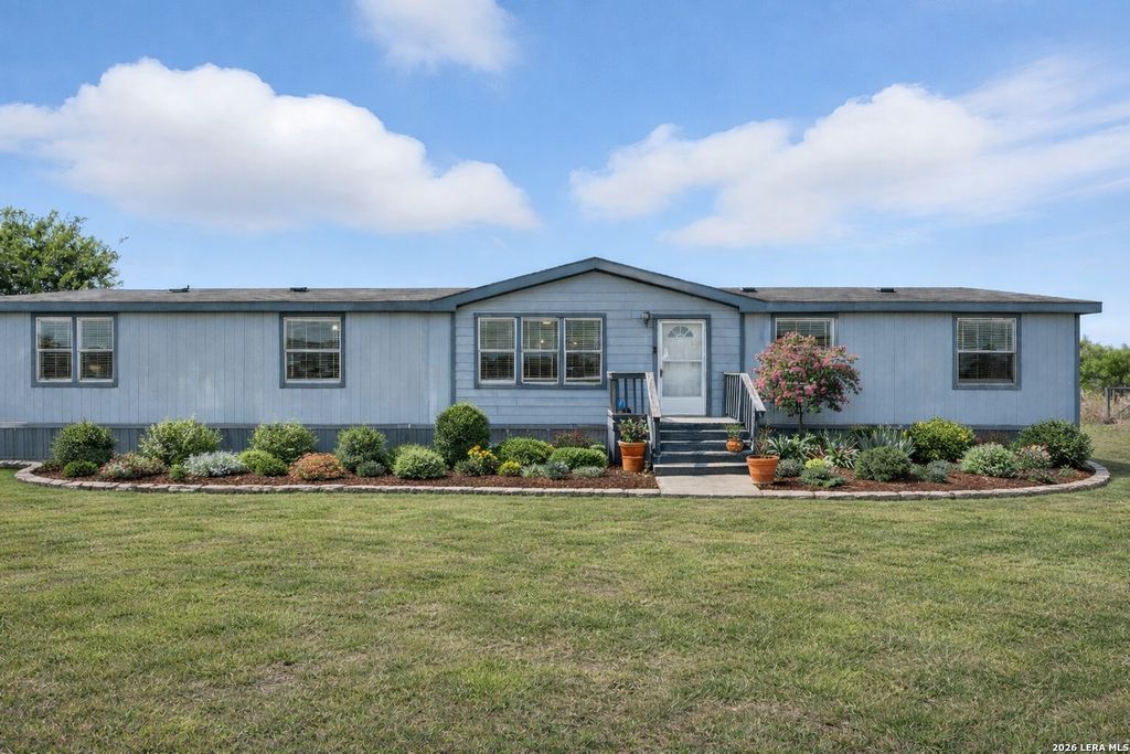 240 Broward, Marion, TX 78124