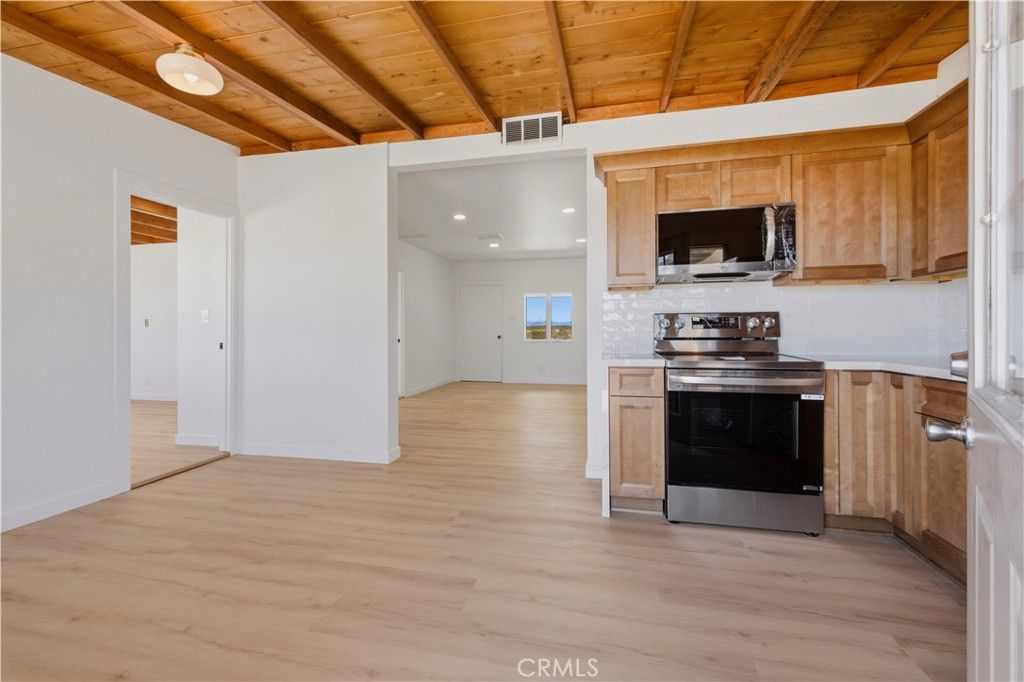 Image 12 of property listing at 60812 Adele Road, Landers, CA 92285