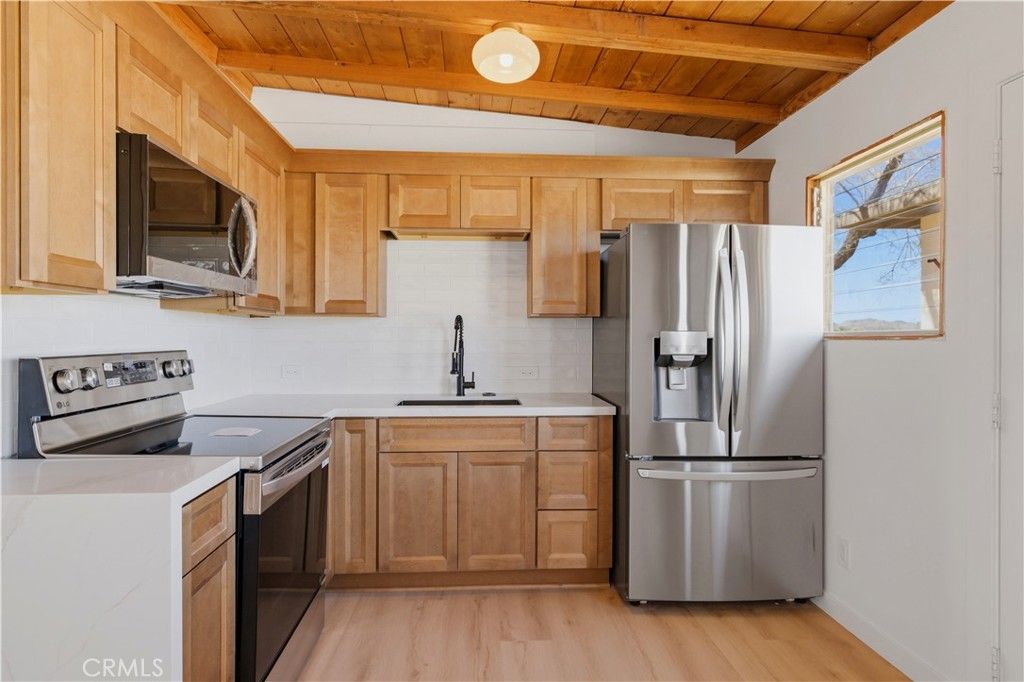 Image 13 of property listing at 60812 Adele Road, Landers, CA 92285