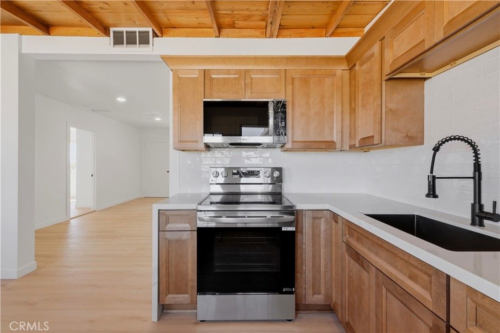 Image 14 of property listing at 60812 Adele Road, Landers, CA 92285