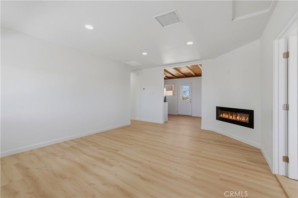 Image 20 of property listing at 60812 Adele Road, Landers, CA 92285