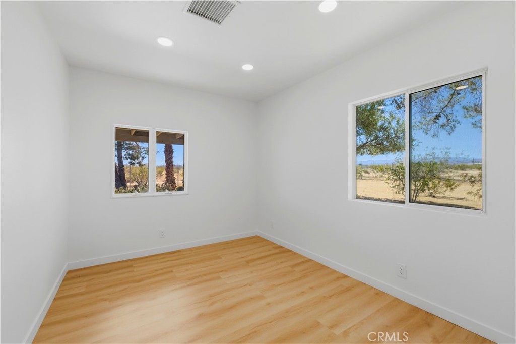 Image 32 of property listing at 60812 Adele Road, Landers, CA 92285