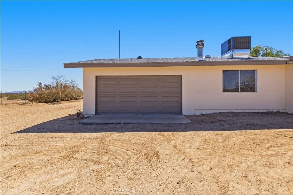 Image 39 of property listing at 60812 Adele Road, Landers, CA 92285