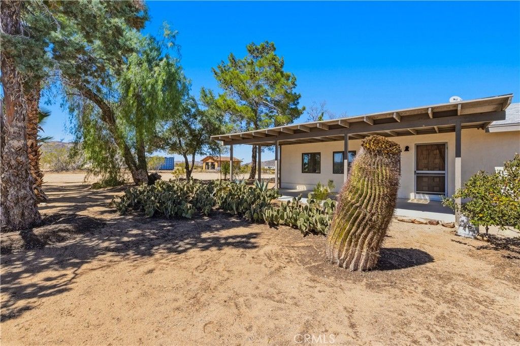 Image 4 of property listing at 60812 Adele Road, Landers, CA 92285