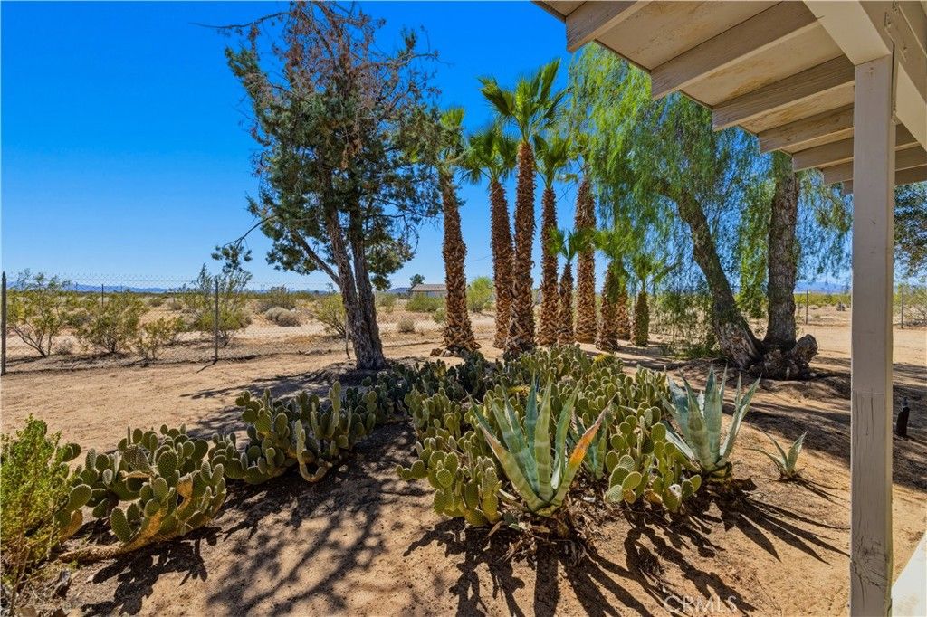 Image 5 of property listing at 60812 Adele Road, Landers, CA 92285