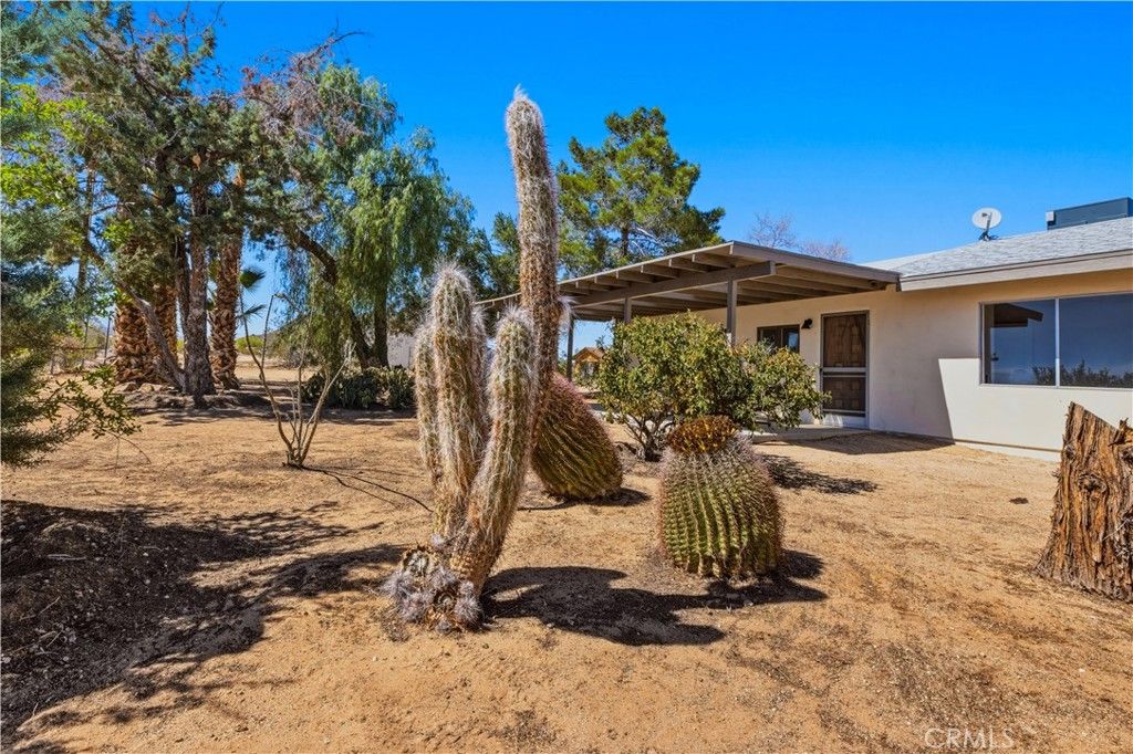 Image 8 of property listing at 60812 Adele Road, Landers, CA 92285