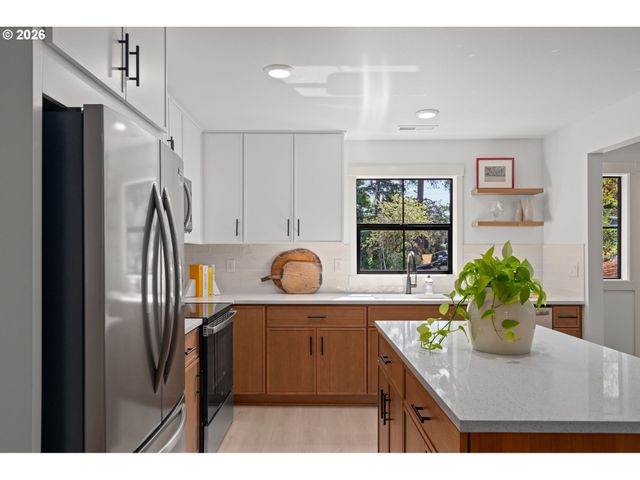 3801 Sw IOWA St, Portland, OR 97221