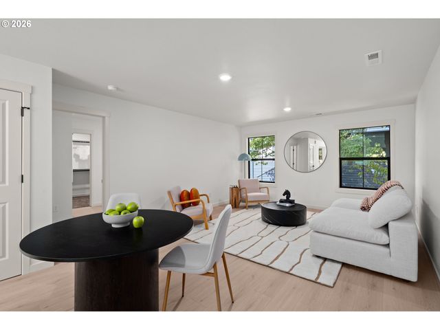 3801 Sw IOWA St, Portland, OR 97221