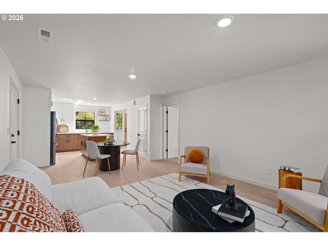 3801 Sw IOWA St, Portland, OR 97221