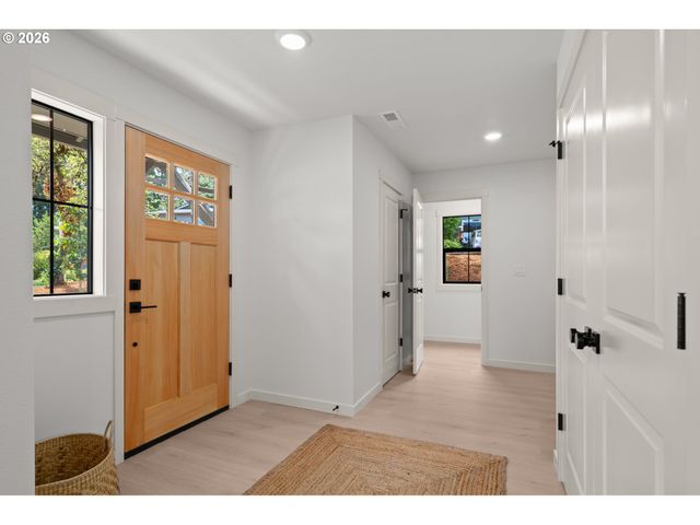 3801 Sw IOWA St, Portland, OR 97221