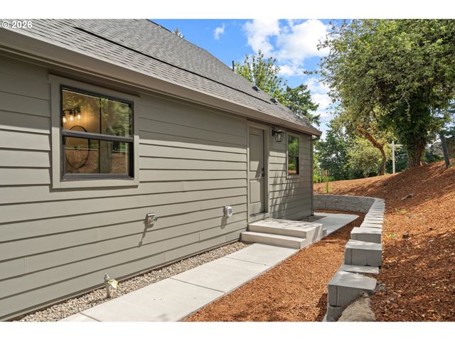 3801 Sw IOWA St, Portland, OR 97221