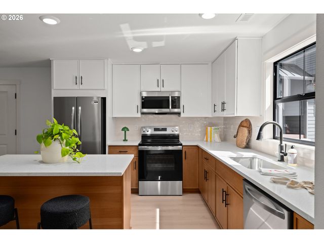 3801 Sw IOWA St, Portland, OR 97221