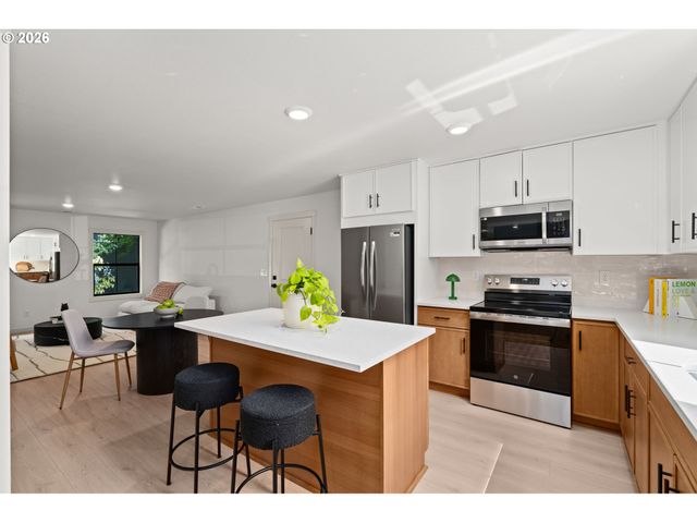 3801 Sw IOWA St, Portland, OR 97221