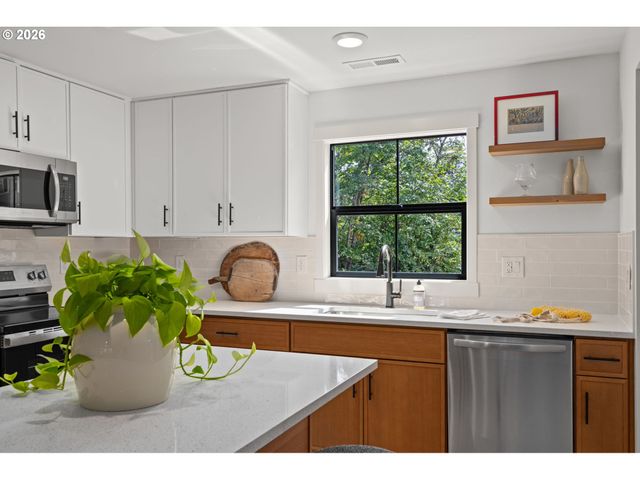 3801 Sw IOWA St, Portland, OR 97221