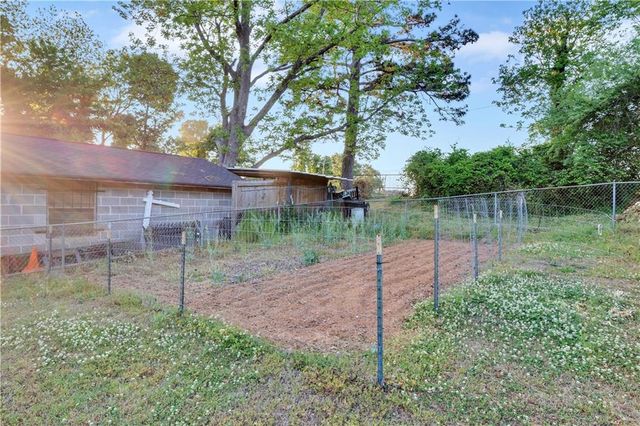 2568 Burkshire Road, Ellenwood, GA 30294